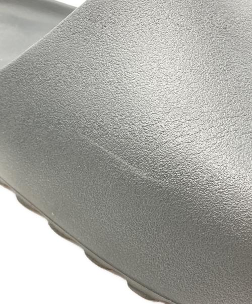 adidas（アディダス）adidas (アディダス) YZY SLIDE グレー サイズ:10USの古着・服飾アイテム