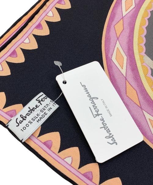 Salvatore Ferragamo（サルヴァトーレ フェラガモ）Salvatore Ferragamo (サルヴァトーレ フェラガモ) シルクスカーフ グレーの古着・服飾アイテム