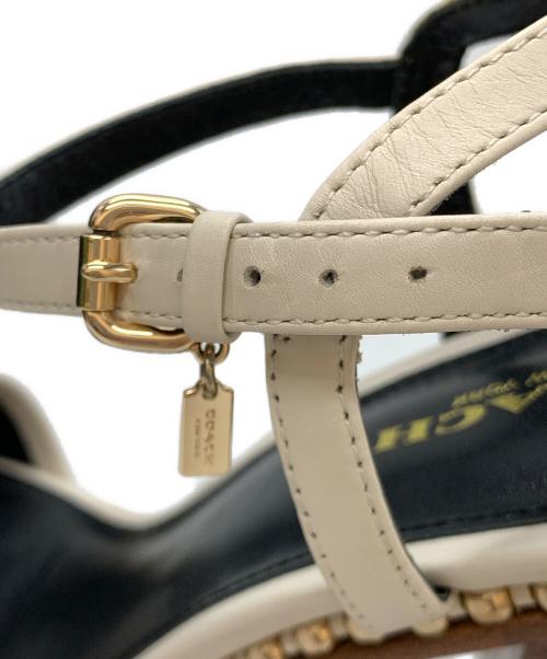 COACH（コーチ）COACH (コーチ) サンダル アイボリー×ブラウン サイズ:7.5Bの古着・服飾アイテム