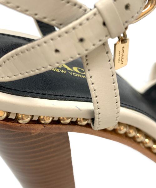 COACH（コーチ）COACH (コーチ) サンダル アイボリー×ブラウン サイズ:7.5Bの古着・服飾アイテム