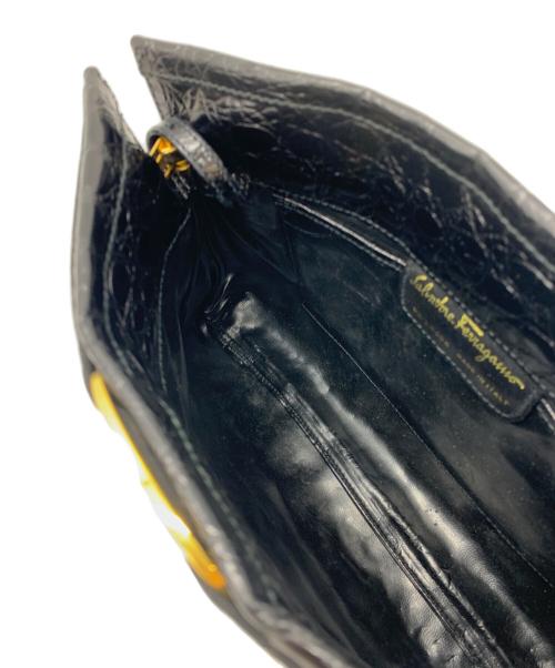 Salvatore Ferragamo（サルヴァトーレ フェラガモ）Salvatore Ferragamo (サルヴァトーレ フェラガモ) 型押しショルダーバッグ ブラックの古着・服飾アイテム