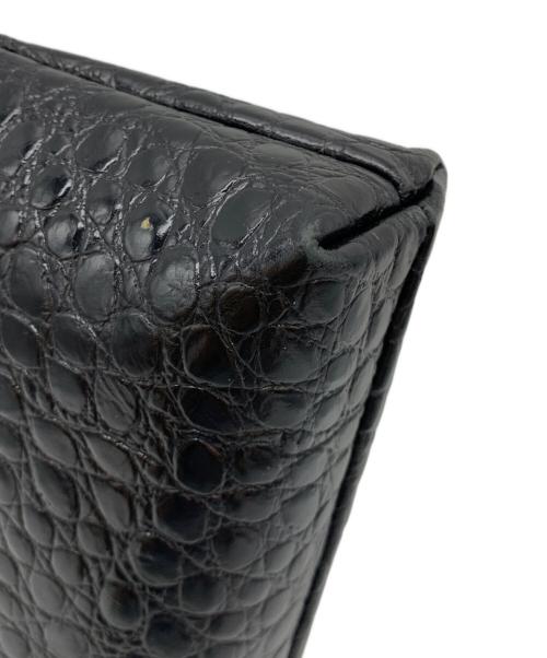 Salvatore Ferragamo（サルヴァトーレ フェラガモ）Salvatore Ferragamo (サルヴァトーレ フェラガモ) 型押しショルダーバッグ ブラックの古着・服飾アイテム