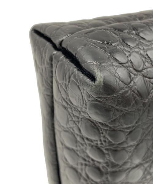 Salvatore Ferragamo（サルヴァトーレ フェラガモ）Salvatore Ferragamo (サルヴァトーレ フェラガモ) 型押しショルダーバッグ ブラックの古着・服飾アイテム