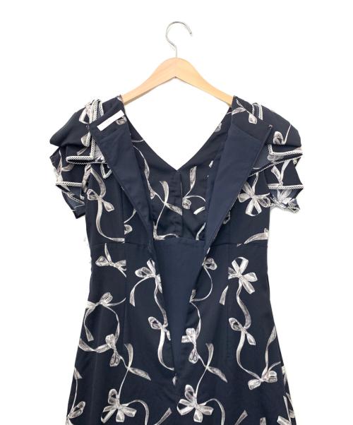 Snidel（スナイデル）Snidel (スナイデル) Sustainableリボンプリントワンピース ネイビーの古着・服飾アイテム