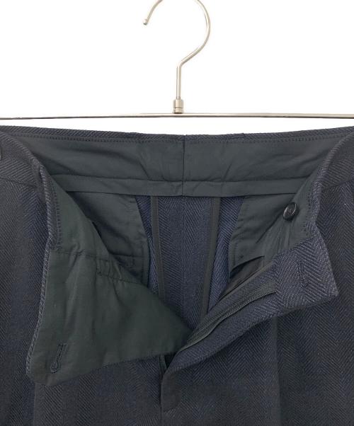 BEAUTY&YOUTH（ビューティーアンドユース）BEAUTY&YOUTH (ビューティーアンドユース) ヘリンボーンツイード 1プリーツパンツ ネイビー サイズ:Mの古着・服飾アイテム