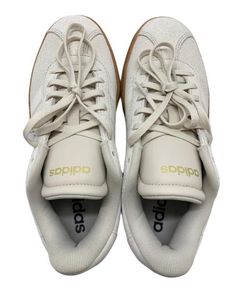 adidas（アディダス）adidas (アディダス) スニーカー ベージュ サイズ:23.5の古着・服飾アイテム