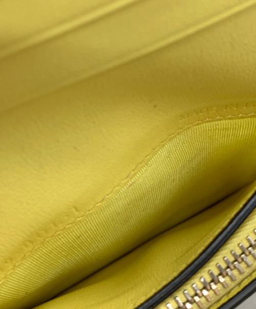 VALENTINO GARAVANI（ヴァレンティノ・ガラヴァーニ）VALENTINO GARAVANI (ヴァレンティノ・ガラヴァーニ) 2つ折り財布 イエローの古着・服飾アイテム