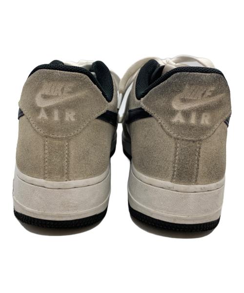 NIKE（ナイキ）NIKE (ナイキ) スニーカー ホワイト×ベージュ サイズ:27.5の古着・服飾アイテム