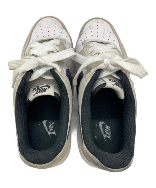 NIKE（ナイキ）NIKE (ナイキ) スニーカー ホワイト×ベージュ サイズ:27.5の古着・服飾アイテム