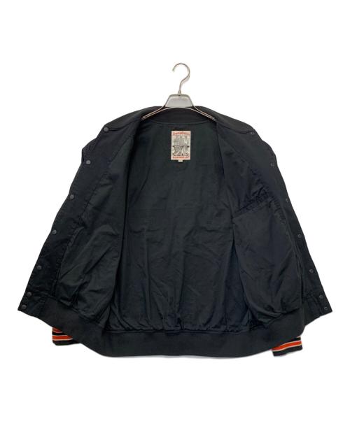 AVIREX（アヴィレックス）AVIREX (アヴィレックス) LIGHT STADIUM JACKET ブラック×レッド サイズ:XLの古着・服飾アイテム
