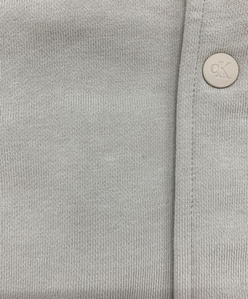 Calvin Klein Jeans（カルバンクラインジーンズ）Calvin Klein Jeans (カルバンクラインジーンズ) バーシティボンバージャケット ベージュ サイズ:Sの古着・服飾アイテム