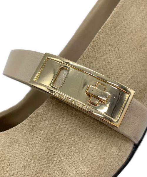 CHARLES & KEITH（チャールズアンドキース）CHARLES & KEITH (チャールズアンドキース) メタリックバックルメリージェーンパンプス ベージュ サイズ:39の古着・服飾アイテム