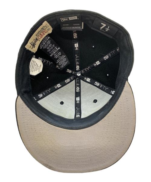 New Era（ニューエラ）New Era (ニューエラ) stussy (ステューシー) 59FIFTY SWIRLY S CAP ブラック×グレー サイズ:7 1/4の古着・服飾アイテム