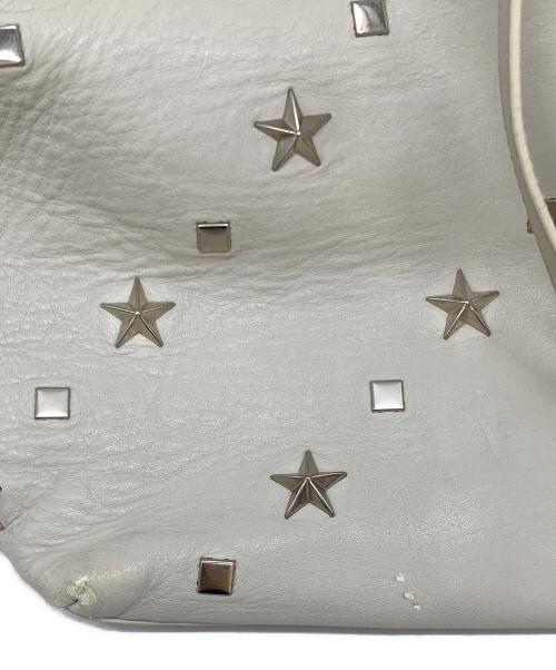 JIMMY CHOO（ジミーチュウ）JIMMY CHOO (ジミーチュウ) レザースタッズトートバッグ ベージュの古着・服飾アイテム