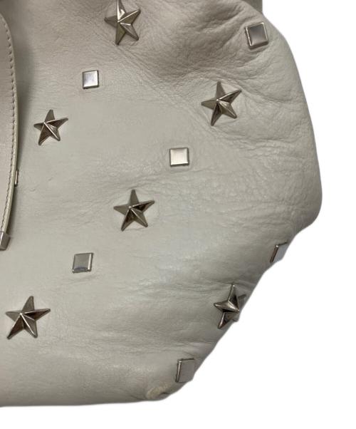 JIMMY CHOO（ジミーチュウ）JIMMY CHOO (ジミーチュウ) レザースタッズトートバッグ ベージュの古着・服飾アイテム