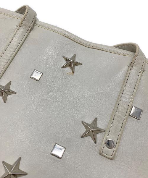 JIMMY CHOO（ジミーチュウ）JIMMY CHOO (ジミーチュウ) レザースタッズトートバッグ ベージュの古着・服飾アイテム