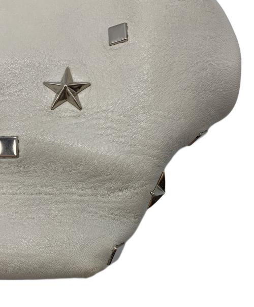 JIMMY CHOO（ジミーチュウ）JIMMY CHOO (ジミーチュウ) レザースタッズトートバッグ ベージュの古着・服飾アイテム