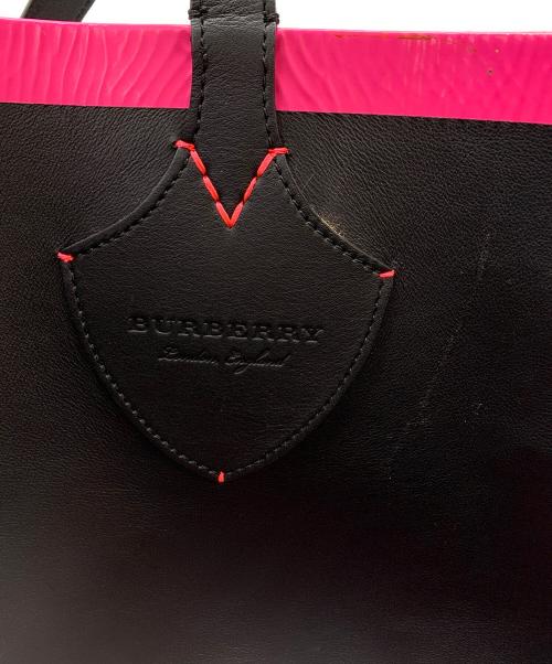 BURBERRY（バーバリー）BURBERRY (バーバリー) The Medium Giant Reversible Tote in Canvas and Leather ベージュ×ブラックの古着・服飾アイテム