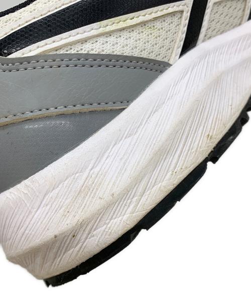 asics（アシックス）asics (アシックス) プロテクティブスニーカー ホワイトブラック サイズ:28の古着・服飾アイテム