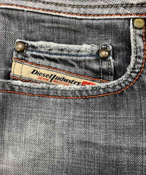 DIESEL（ディーゼル）DIESEL (ディーゼル) デニムパンツ グレー サイズ:27の古着・服飾アイテム