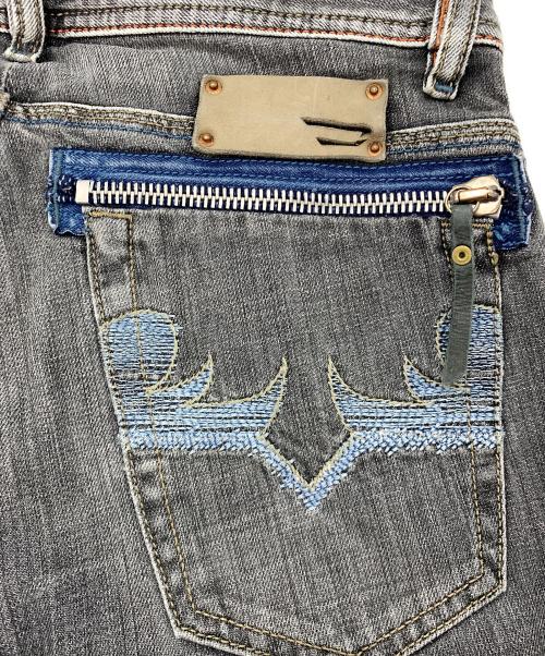 DIESEL（ディーゼル）DIESEL (ディーゼル) デニムパンツ グレー サイズ:27の古着・服飾アイテム