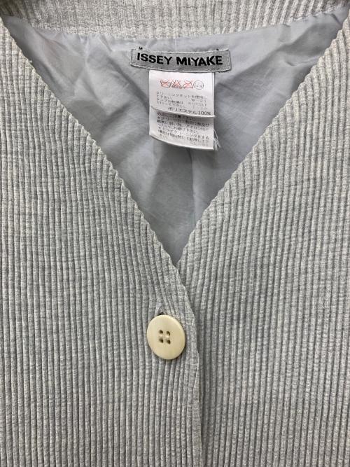 ISSEY MIYAKE（イッセイミヤケ）ISSEY MIYAKE (イッセイミヤケ) プリーツカーディガン グレー サイズ:Mの古着・服飾アイテム