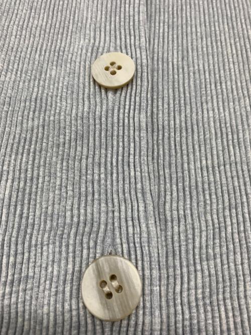 ISSEY MIYAKE（イッセイミヤケ）ISSEY MIYAKE (イッセイミヤケ) プリーツカーディガン グレー サイズ:Mの古着・服飾アイテム