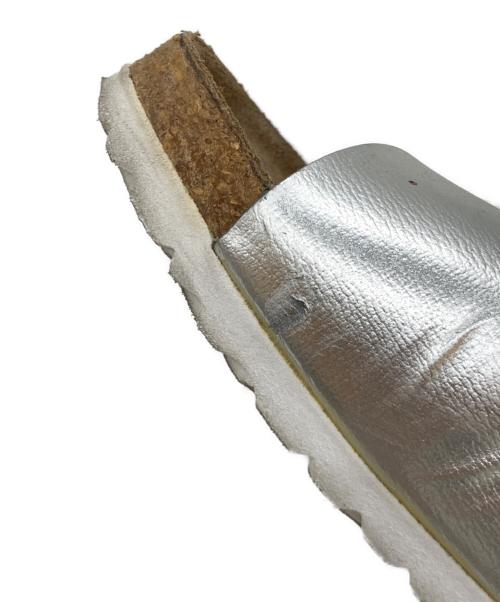 BIRKENSTOCK（ビルケンシュトック）BIRKENSTOCK (ビルケンシュトック) サンダル メタリックシルバー×ナチュラル サイズ:24の古着・服飾アイテム