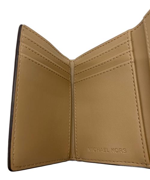 MICHAEL KORS（マイケルコース）MICHAEL KORS (マイケルコース) 3つ折り財布 ベージュの古着・服飾アイテム