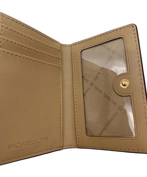 MICHAEL KORS（マイケルコース）MICHAEL KORS (マイケルコース) 3つ折り財布 ベージュの古着・服飾アイテム