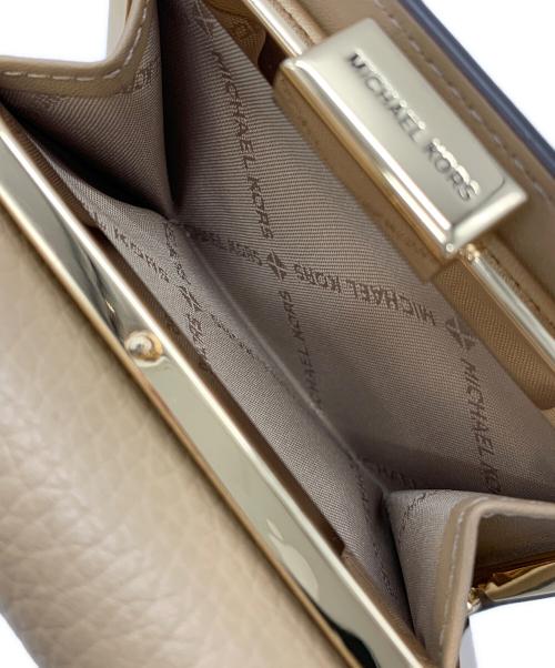 MICHAEL KORS（マイケルコース）MICHAEL KORS (マイケルコース) 3つ折り財布 ベージュの古着・服飾アイテム