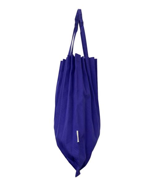 me ISSEY MIYAKE（ミーイッセイ ミヤケ）me ISSEY MIYAKE (ミーイッセイ ミヤケ) トランクプリーツバッグ ブルーの古着・服飾アイテム