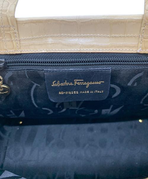 Salvatore Ferragamo（サルヴァトーレ フェラガモ）Salvatore Ferragamo (サルヴァトーレ フェラガモ) ハンドバッグ ベージュの古着・服飾アイテム