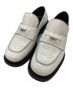 Salvatore Ferragamoサルヴァトーレ フェラガモ）の古着「スクエアトゥパテントコインローファー」｜ホワイト