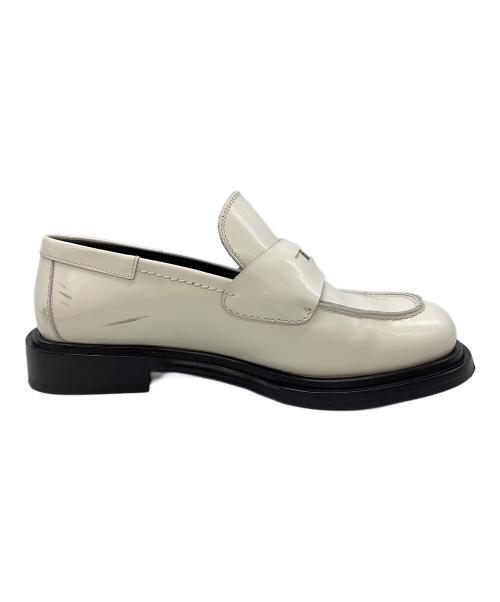 Salvatore Ferragamo（サルヴァトーレ フェラガモ）Salvatore Ferragamo (サルヴァトーレ フェラガモ) スクエアトゥパテントコインローファー ホワイト サイズ:5 1/2の古着・服飾アイテム