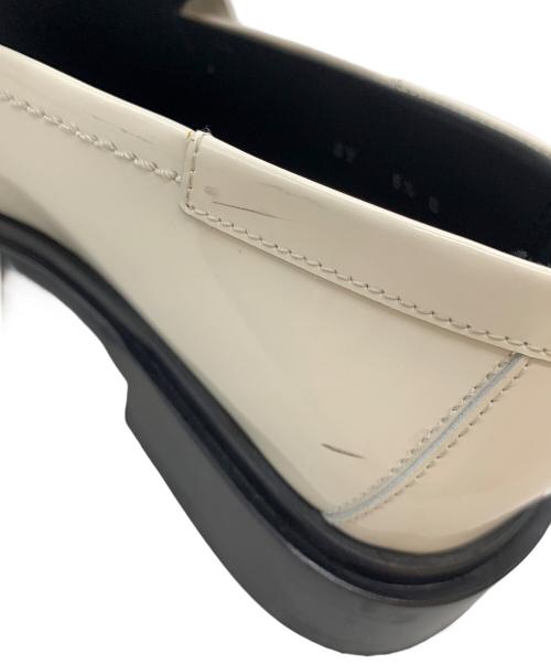 Salvatore Ferragamo（サルヴァトーレ フェラガモ）Salvatore Ferragamo (サルヴァトーレ フェラガモ) スクエアトゥパテントコインローファー ホワイト サイズ:5 1/2の古着・服飾アイテム