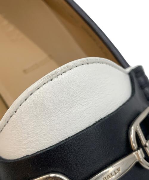 BALLY（バリー）BALLY (バリー) ビットローファー ブラック×ホワイト サイズ:6の古着・服飾アイテム