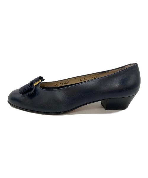 Salvatore Ferragamo（サルヴァトーレ フェラガモ）Salvatore Ferragamo (サルヴァトーレ フェラガモ) リボンパンプス ネイビー サイズ:6の古着・服飾アイテム