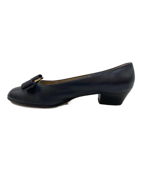 Salvatore Ferragamo（サルヴァトーレ フェラガモ）Salvatore Ferragamo (サルヴァトーレ フェラガモ) リボンパンプス ネイビー サイズ:6の古着・服飾アイテム