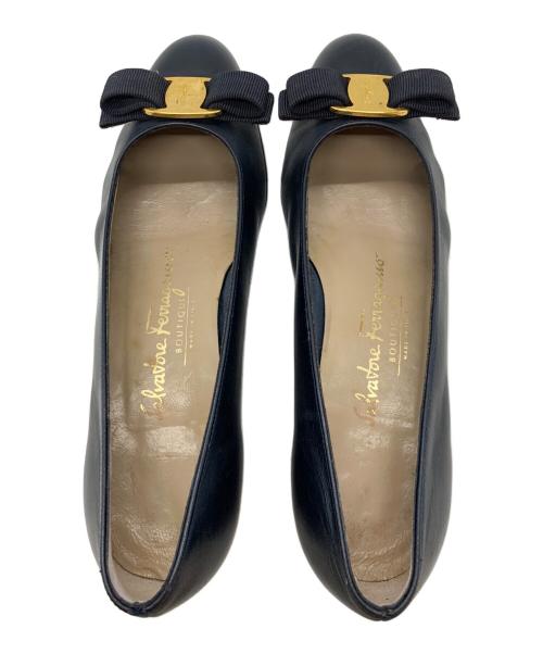 Salvatore Ferragamo（サルヴァトーレ フェラガモ）Salvatore Ferragamo (サルヴァトーレ フェラガモ) リボンパンプス ネイビー サイズ:6の古着・服飾アイテム