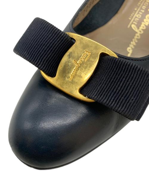 Salvatore Ferragamo（サルヴァトーレ フェラガモ）Salvatore Ferragamo (サルヴァトーレ フェラガモ) リボンパンプス ネイビー サイズ:6の古着・服飾アイテム