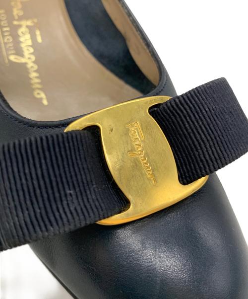 Salvatore Ferragamo（サルヴァトーレ フェラガモ）Salvatore Ferragamo (サルヴァトーレ フェラガモ) リボンパンプス ネイビー サイズ:6の古着・服飾アイテム