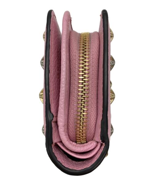 JIMMY CHOO（ジミーチュウ）JIMMY CHOO (ジミーチュウ) スタースタッズ2つ折り財布 ピンクの古着・服飾アイテム