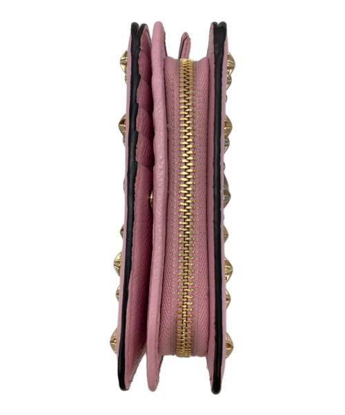 JIMMY CHOO（ジミーチュウ）JIMMY CHOO (ジミーチュウ) スタースタッズ2つ折り財布 ピンクの古着・服飾アイテム