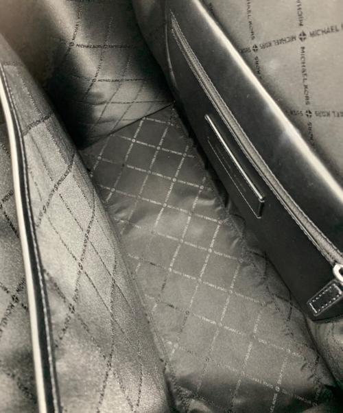 MICHAEL KORS（マイケルコース）MICHAEL KORS (マイケルコース) Cooper Logo Embossed Pebbled Leather Tote Bag ネイビーの古着・服飾アイテム
