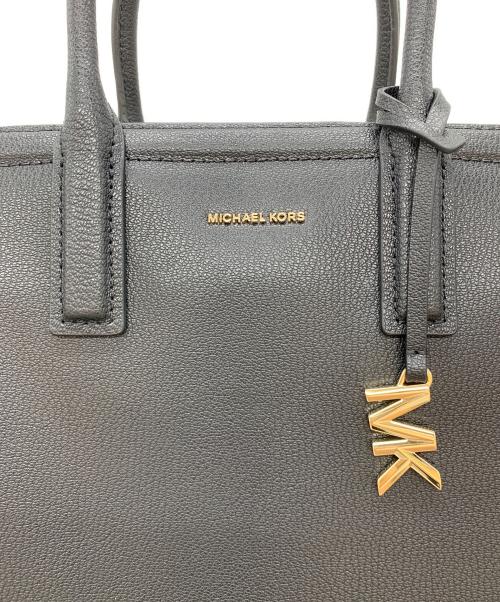MICHAEL KORS（マイケルコース）MICHAEL KORS (マイケルコース) LAILA レザー サッチェル ミディアム ブラックの古着・服飾アイテム
