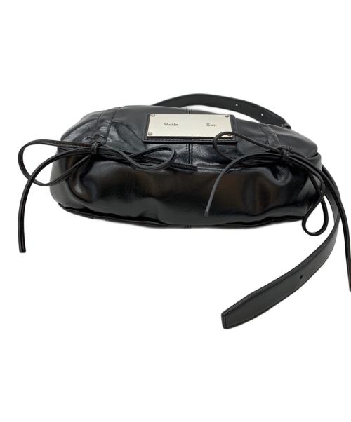 Matin Kim（マーティン・キム）Matin Kim (マーティン・キム) HALF SHIRRING RIBBON ROUND BAG IN BLACK ブラックの古着・服飾アイテム