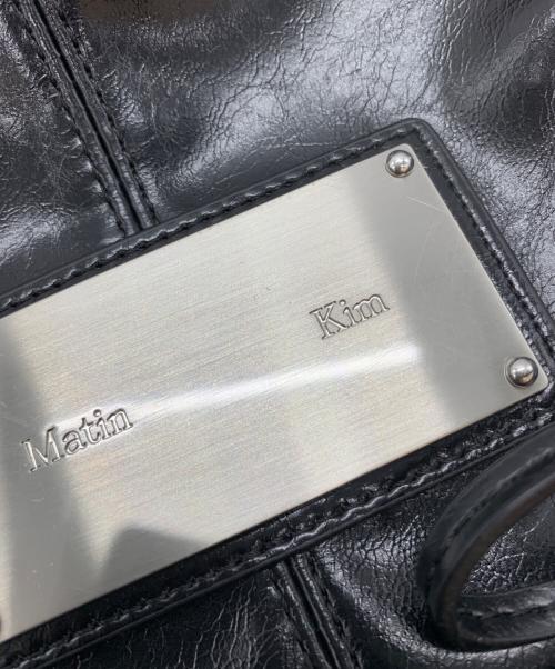 Matin Kim（マーティン・キム）Matin Kim (マーティン・キム) HALF SHIRRING RIBBON ROUND BAG IN BLACK ブラックの古着・服飾アイテム