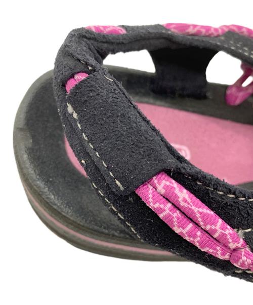 KEEN（キーン）KEEN (キーン) サンダル ユニーク ブラック×ピンク サイズ:24.5の古着・服飾アイテム