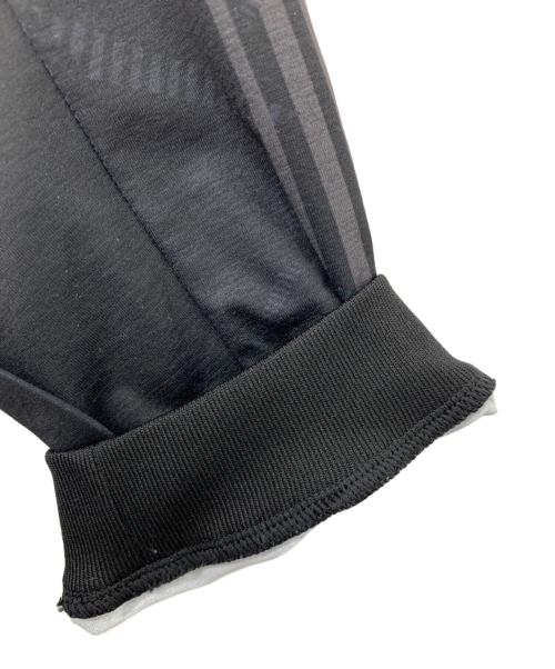 NEW BALANCE（ニューバランス）NEW BALANCE (ニューバランス) Black Out グラフィック ポロロングスリーブシャツ ブラック サイズ:XLの古着・服飾アイテム